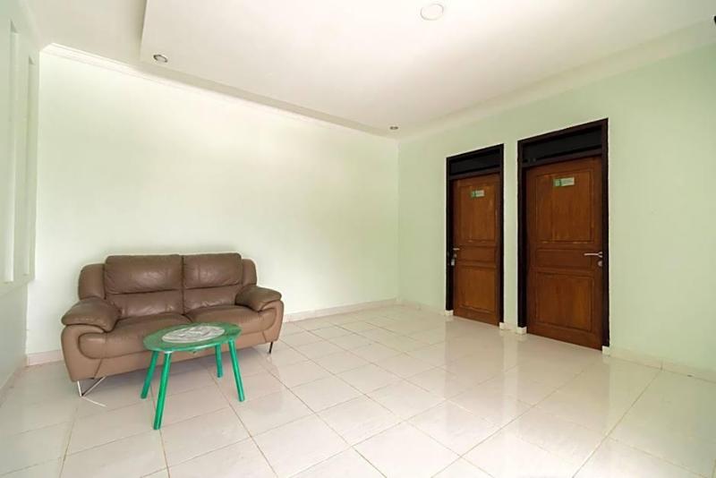 Urbanview Hotel Kampung Istal Megamendung Puncak image