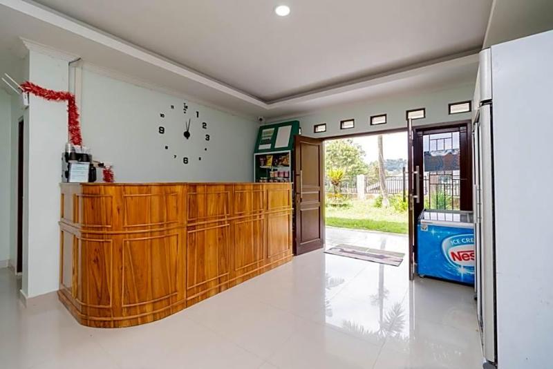 Urbanview Hotel Kampung Istal Megamendung Puncak image