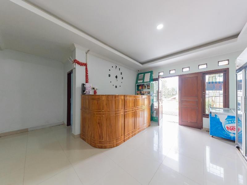 Urbanview Hotel Kampung Istal Megamendung Puncak image
