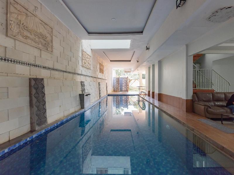 Urbanview Hotel Kampung Istal Megamendung Puncak image