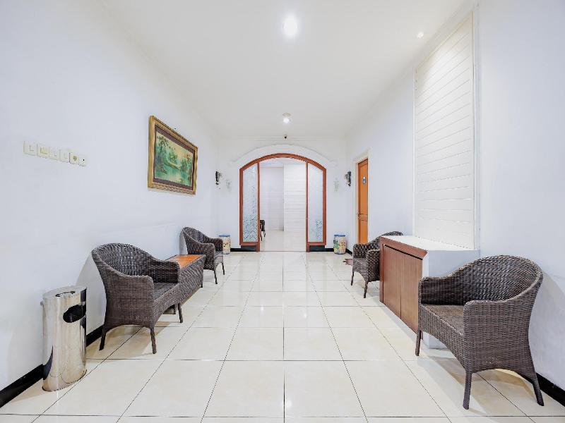 Urbanview Hotel Artama Simpang Lima image