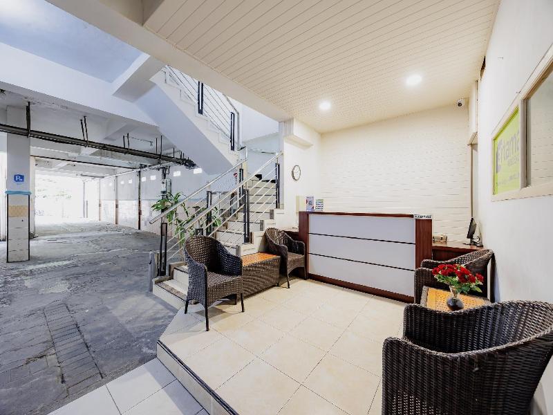 Urbanview Hotel Artama Simpang Lima image