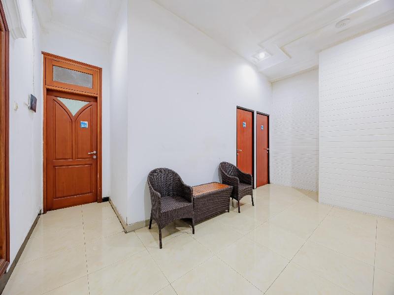 Urbanview Hotel Artama Simpang Lima image