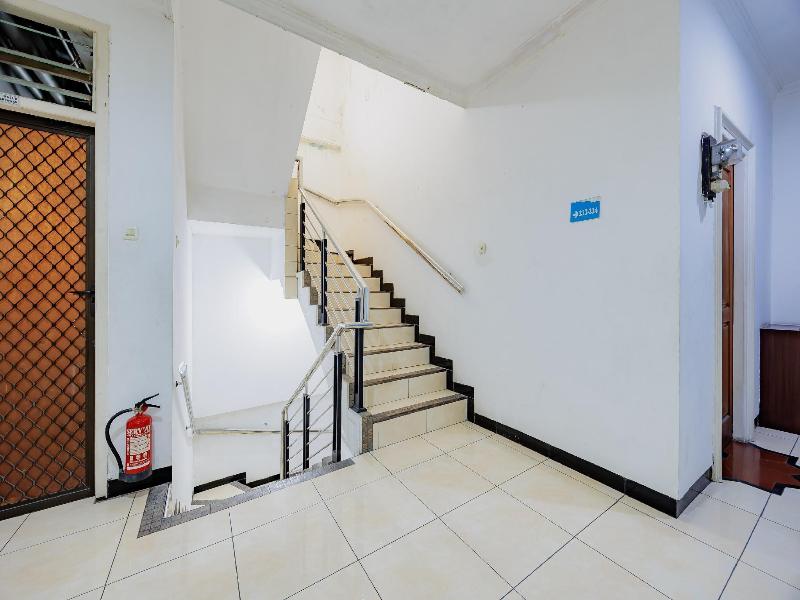 Urbanview Hotel Artama Simpang Lima image