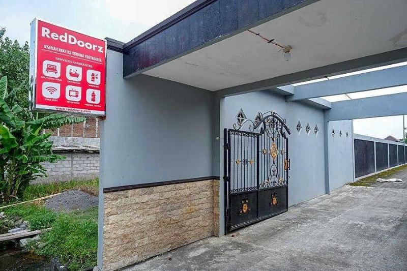 Reddoorz Syariah Near Rs Hermina Yogyakarta image