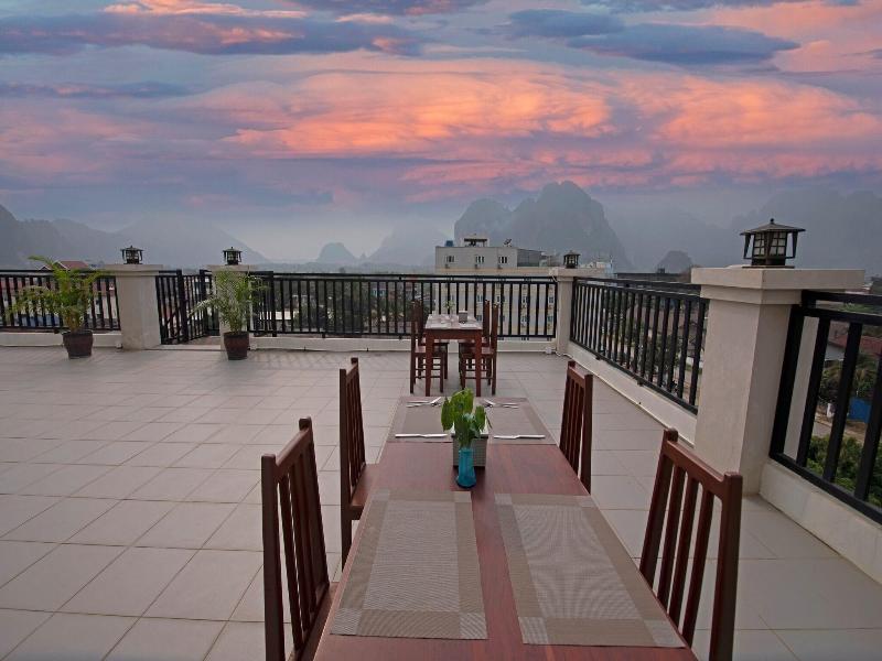 Sisombat Plaza Hotel image