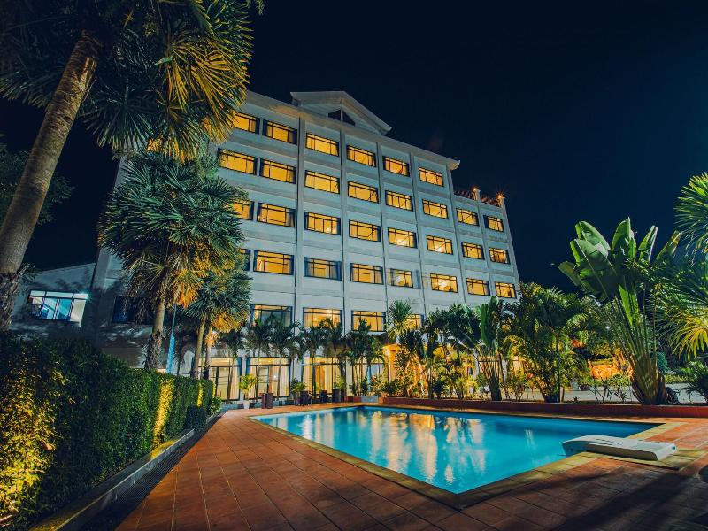 Sisombat Plaza Hotel image