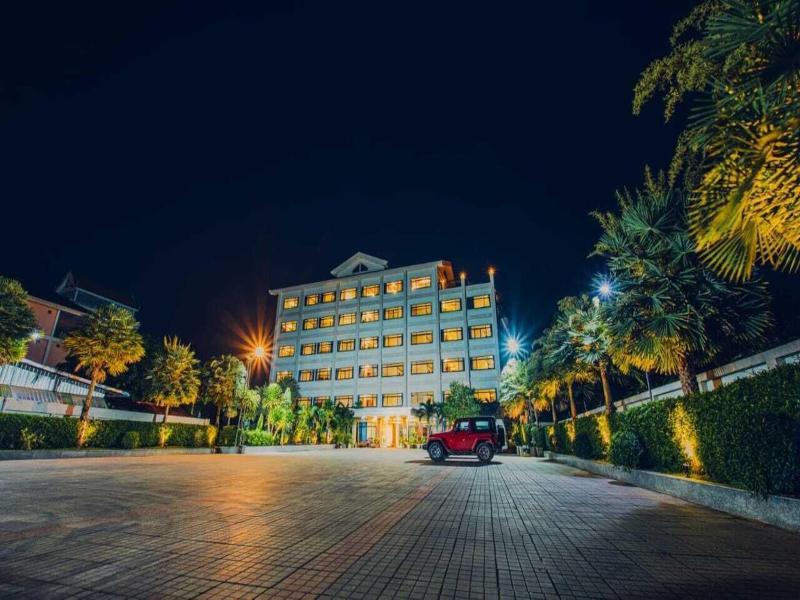 Sisombat Plaza Hotel image