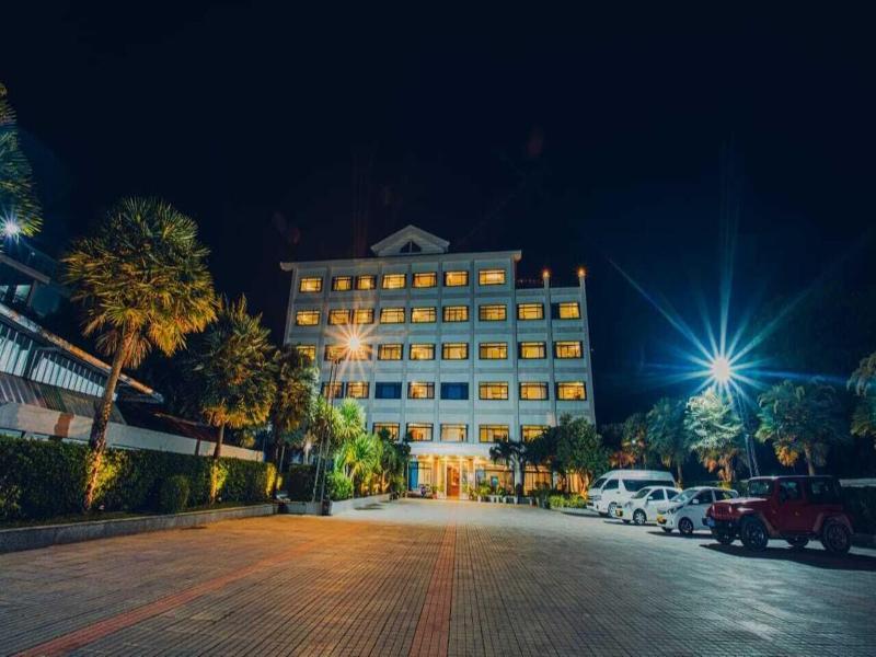 Sisombat Plaza Hotel image