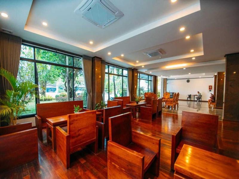 Sisombat Plaza Hotel image