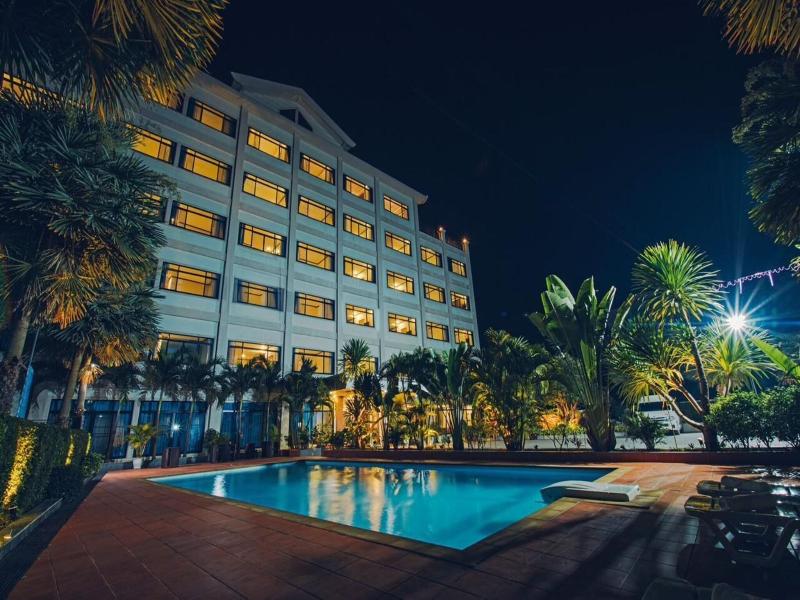Sisombat Plaza Hotel image
