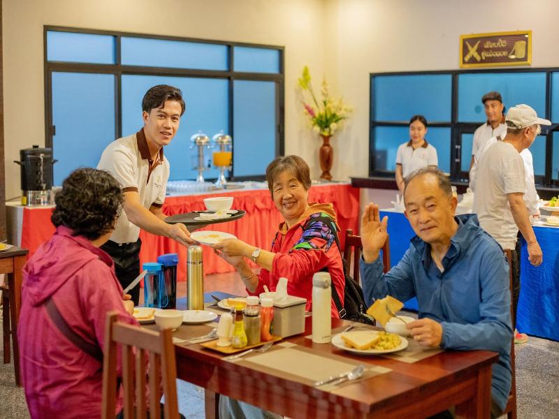 Sisombat Plaza Hotel image