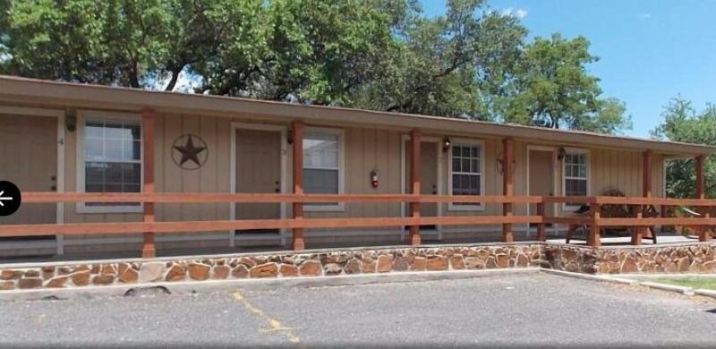 Maven's Inn & Grill image