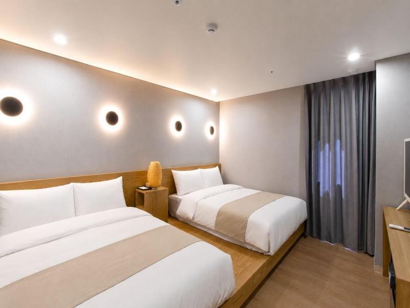 Brosis Hotel image