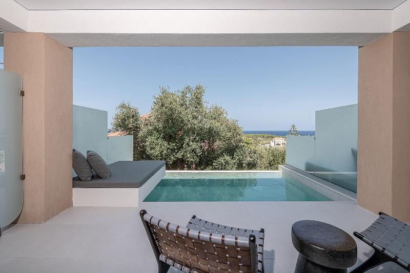 Nuovo Luxury Suites image