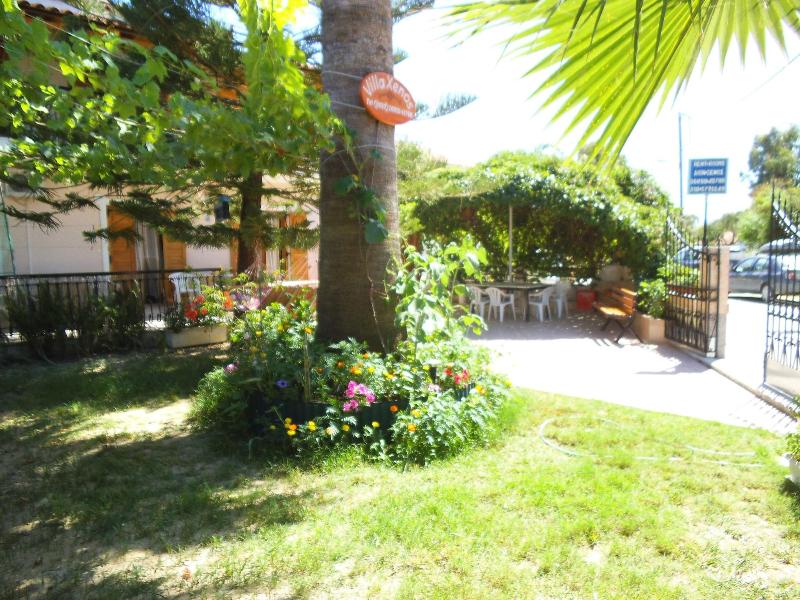 Villa Xenos Studios & Apartments image