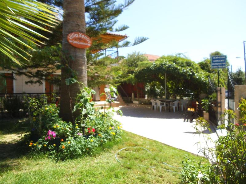 Villa Xenos Studios & Apartments image