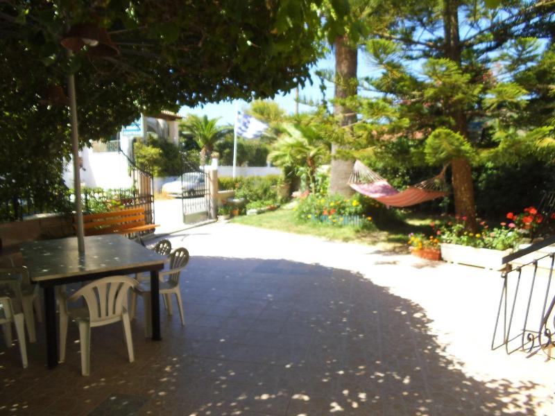 Villa Xenos Studios & Apartments image