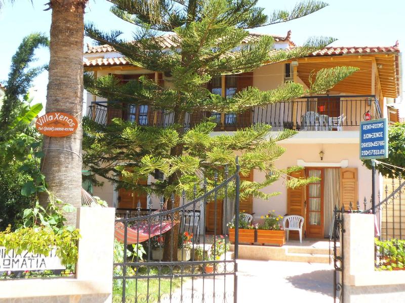 Villa Xenos Studios & Apartments image