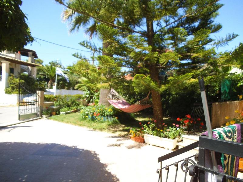 Villa Xenos Studios & Apartments image