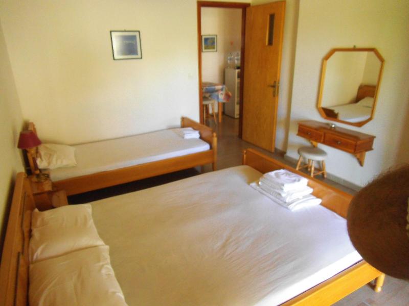 Villa Xenos Studios & Apartments image