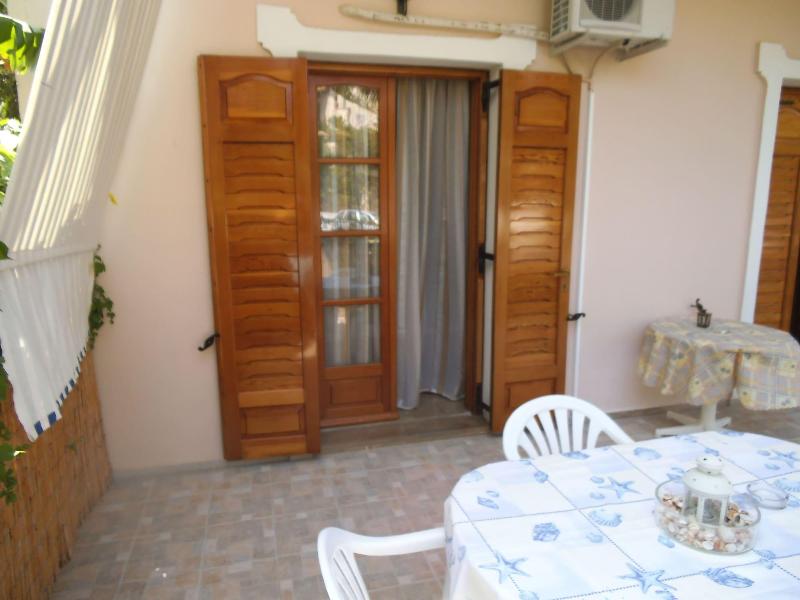 Villa Xenos Studios & Apartments image