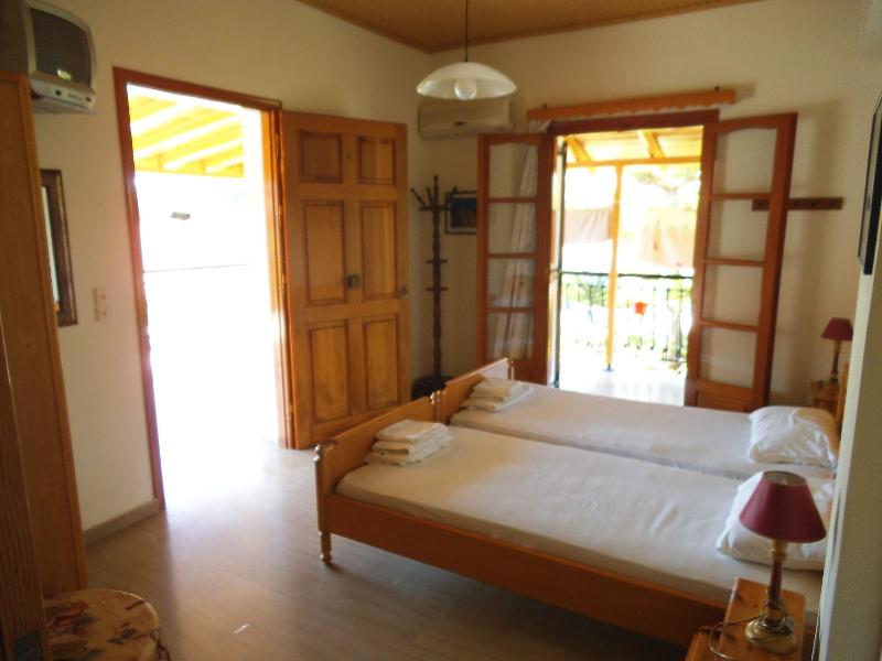 Villa Xenos Studios & Apartments image