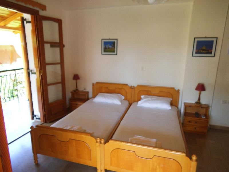 Villa Xenos Studios & Apartments image