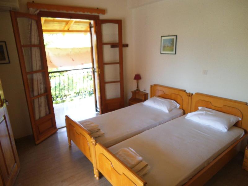 Villa Xenos Studios & Apartments image