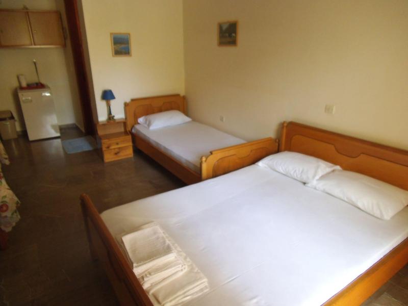 Villa Xenos Studios & Apartments image
