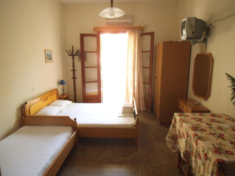 Villa Xenos Studios & Apartments image