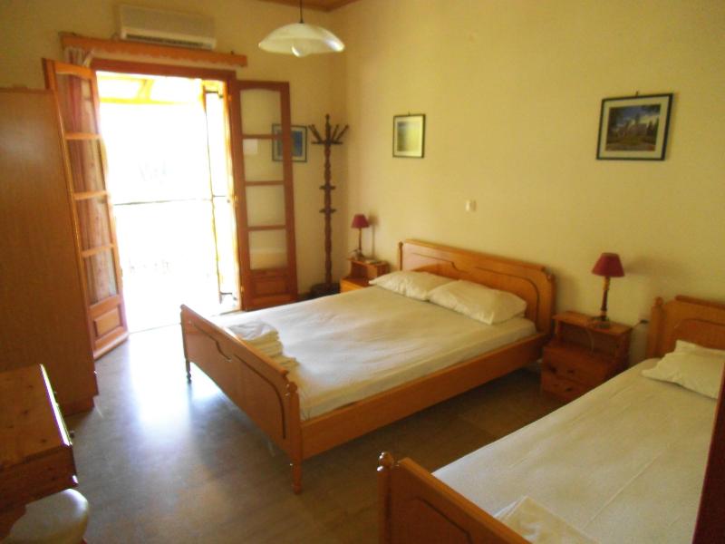 Villa Xenos Studios & Apartments image