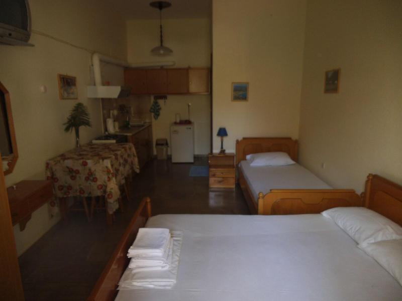 Villa Xenos Studios & Apartments image