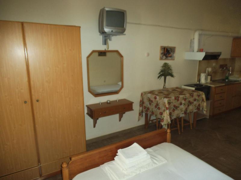 Villa Xenos Studios & Apartments image