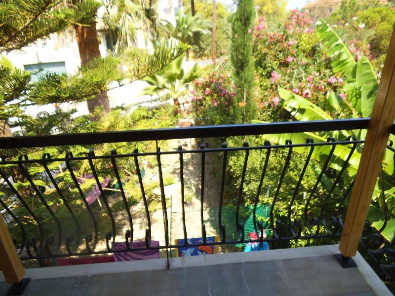 Villa Xenos Studios & Apartments image