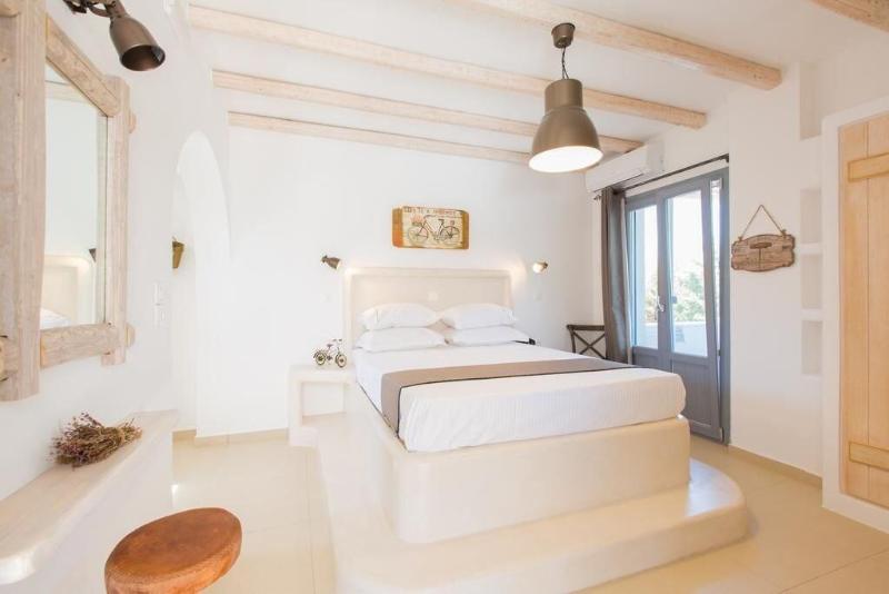 Ampelos  Inn image