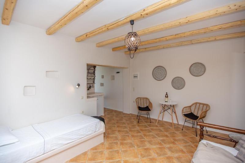 Ampelos  Inn image