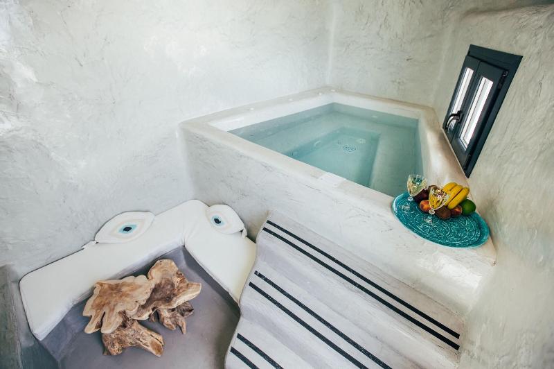 Santorini Dreams Villas gallery photo 29