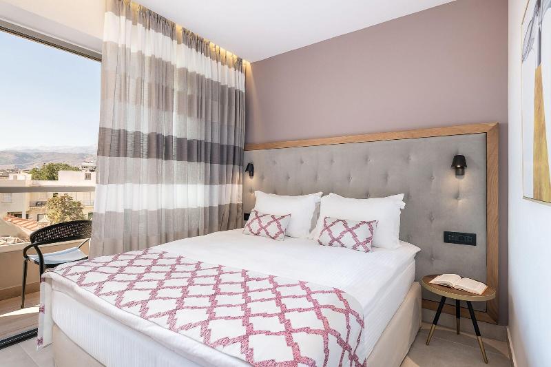 M City Hotel image
