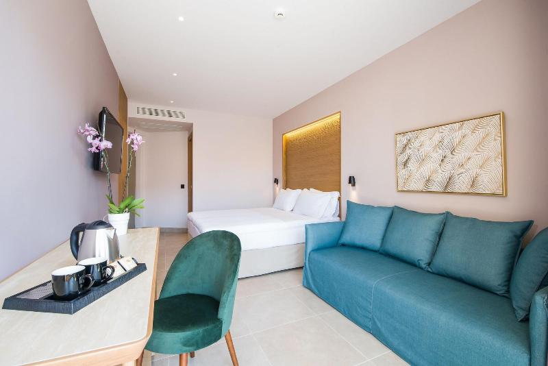 M City Hotel image