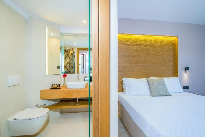 M City Hotel image