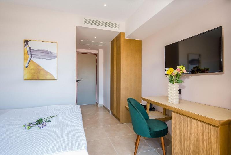 M City Hotel image