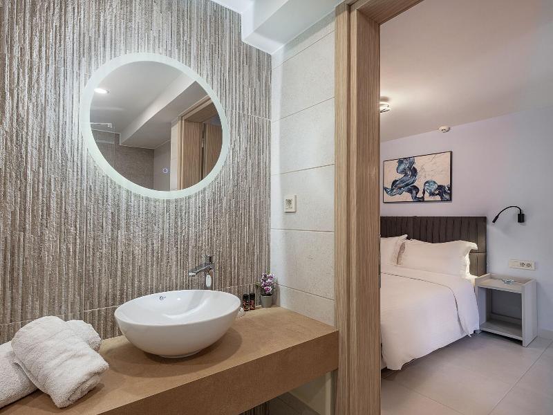 M City Hotel image