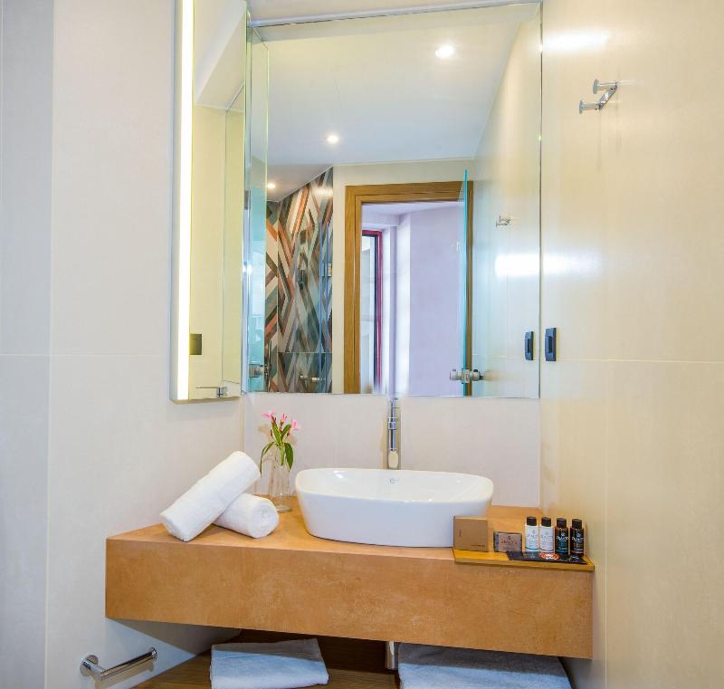 M City Hotel image