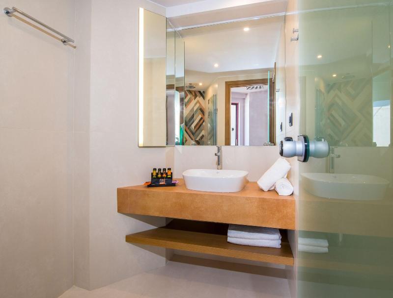 M City Hotel image