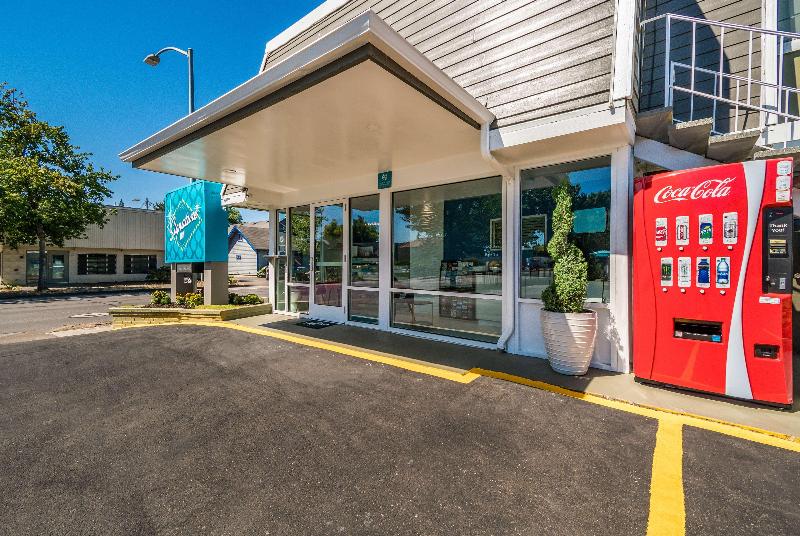 Signature Inn Eugene image