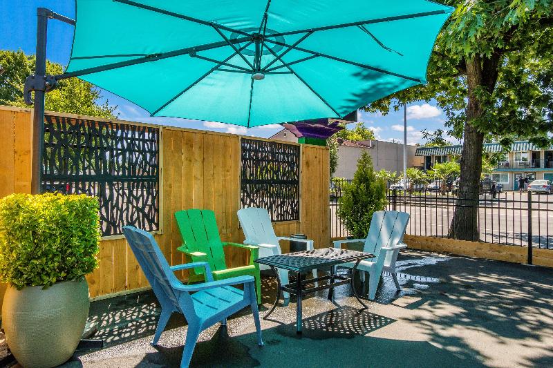 Signature Inn Eugene image