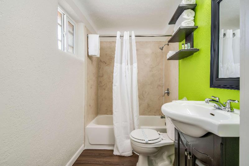 Signature Inn Eugene image