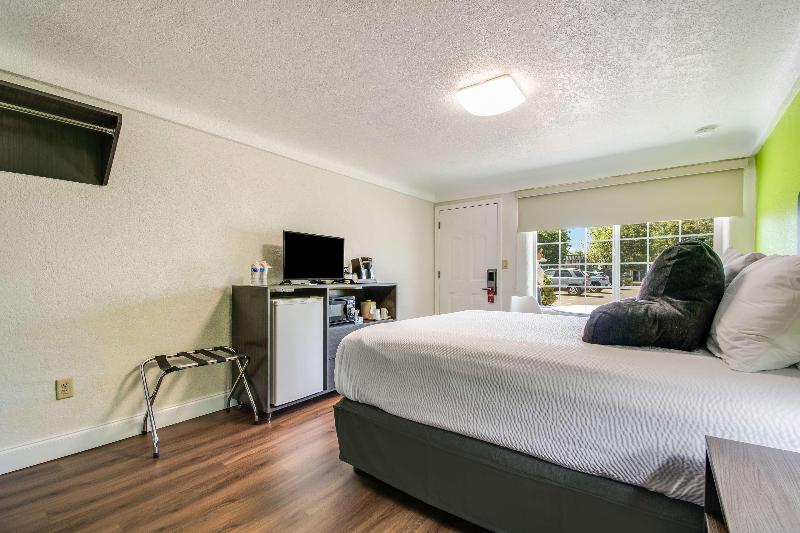 Signature Inn Eugene image