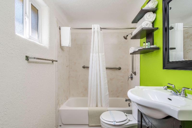 Signature Inn Eugene image